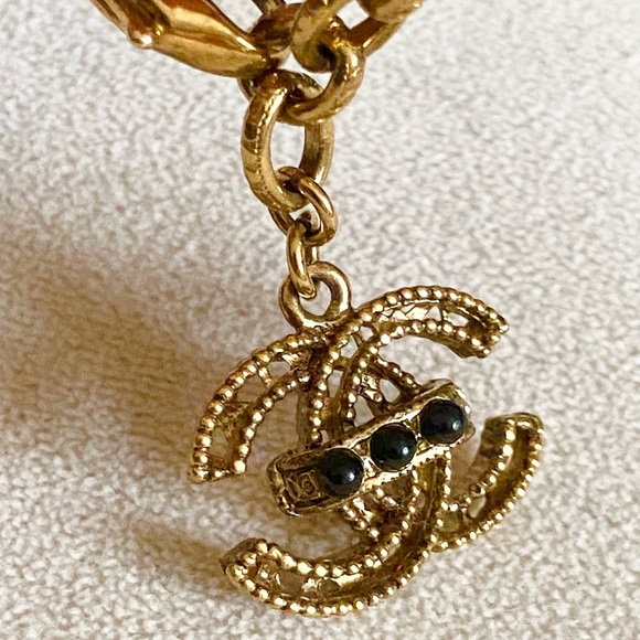 ❌SOLD❌24k Gold Plated Chanel CC Bracelet - Picture 4 of 7